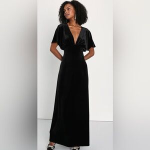Lulu’s Black velvet Formal Gown